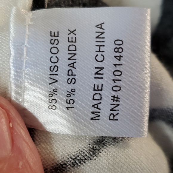 Pierre New York sweater. Abstract floral classic black and white. Size large. - Picture 8 of 9